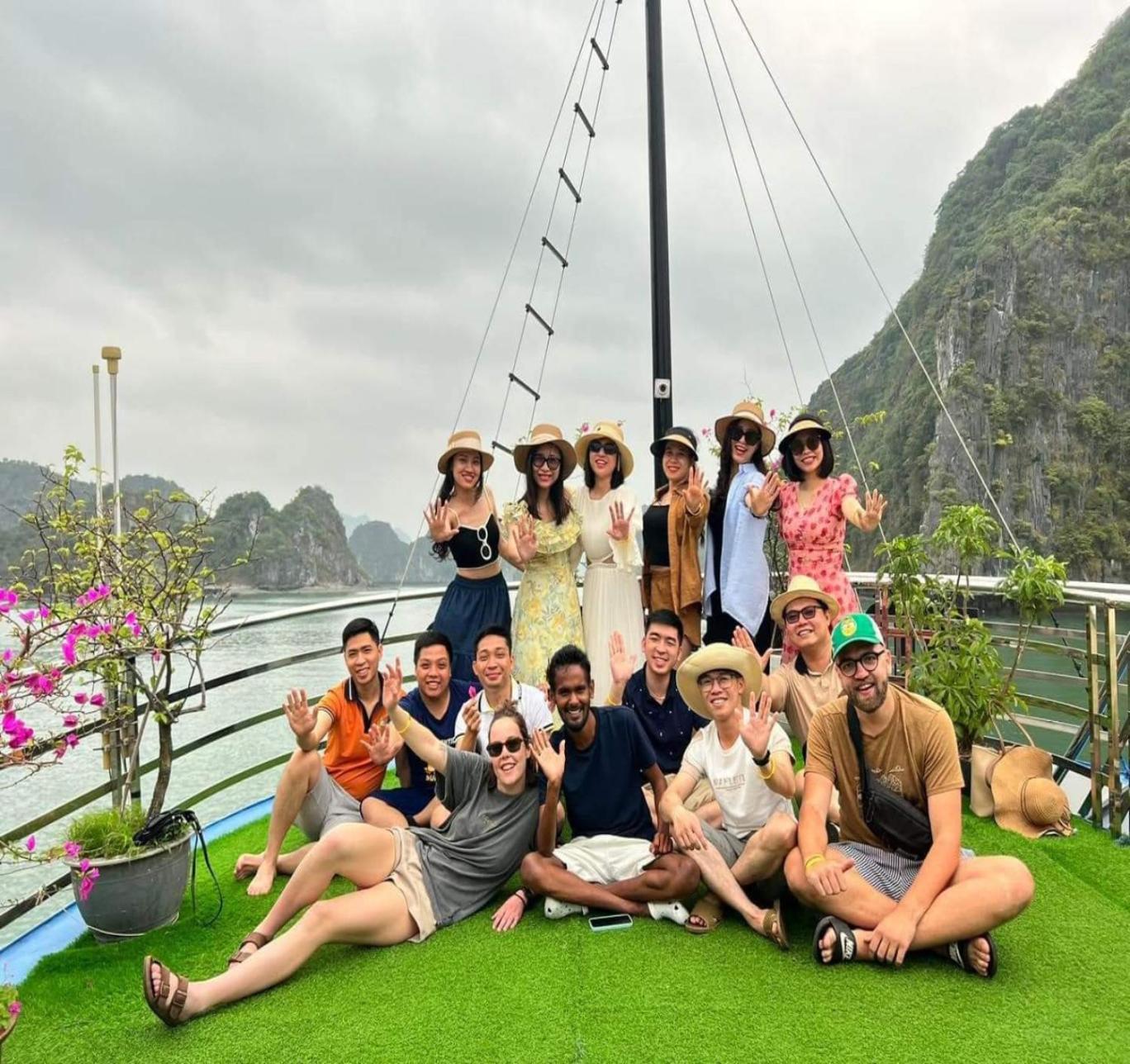 Tung Quang Hotel Dong Khe Sau Экстерьер фото