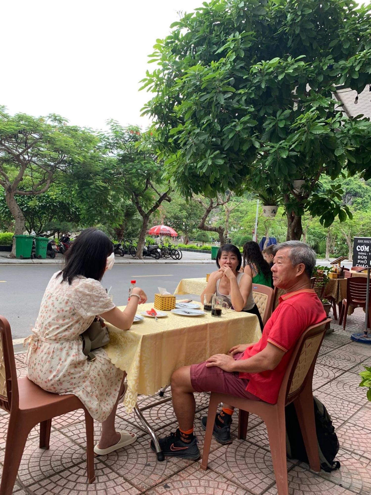 Tung Quang Hotel Dong Khe Sau Экстерьер фото