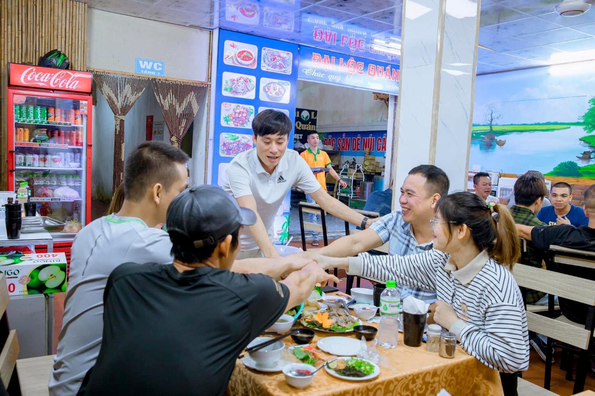 Tung Quang Hotel Dong Khe Sau Экстерьер фото