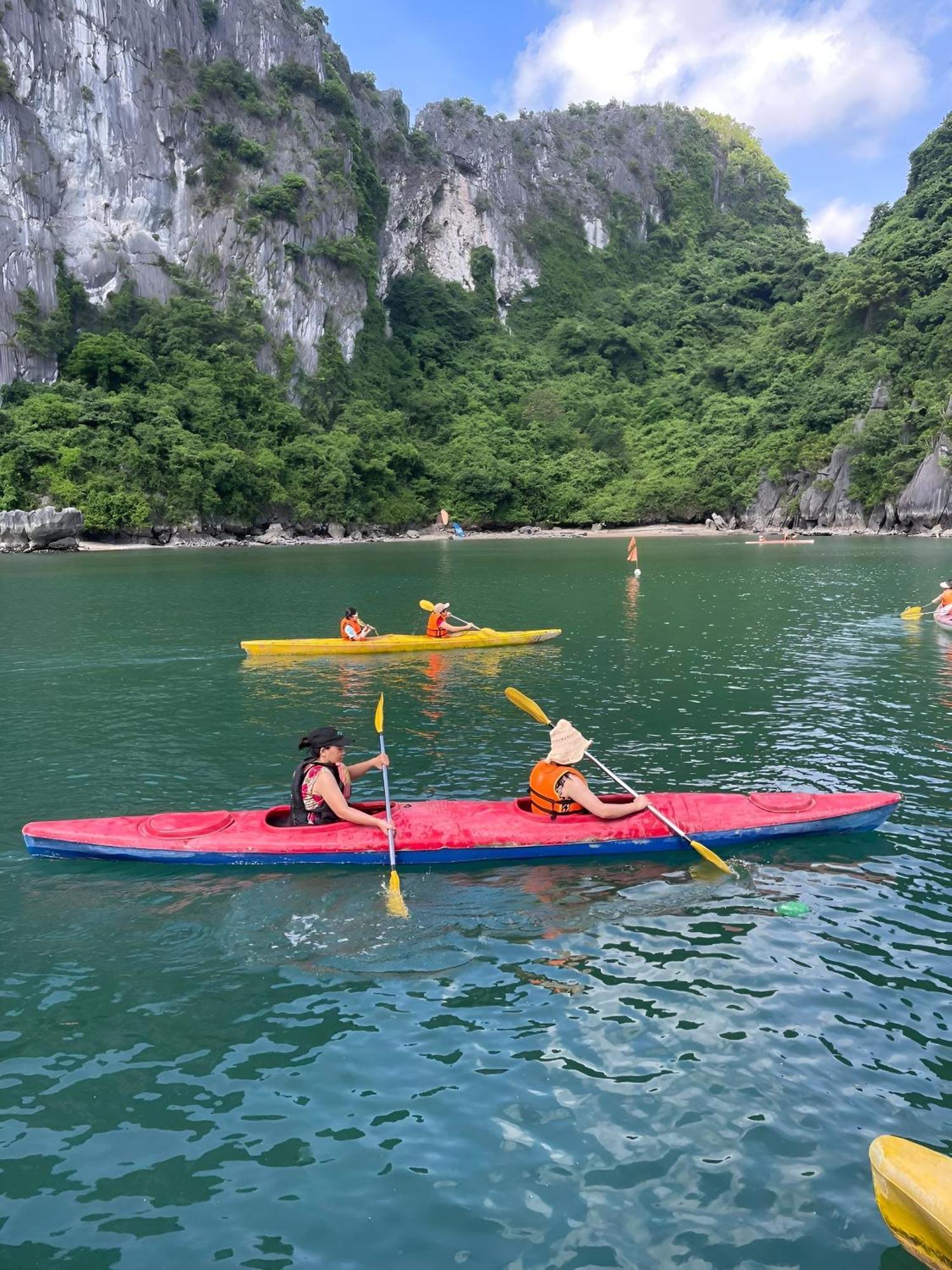 Tung Quang Hotel Dong Khe Sau Экстерьер фото