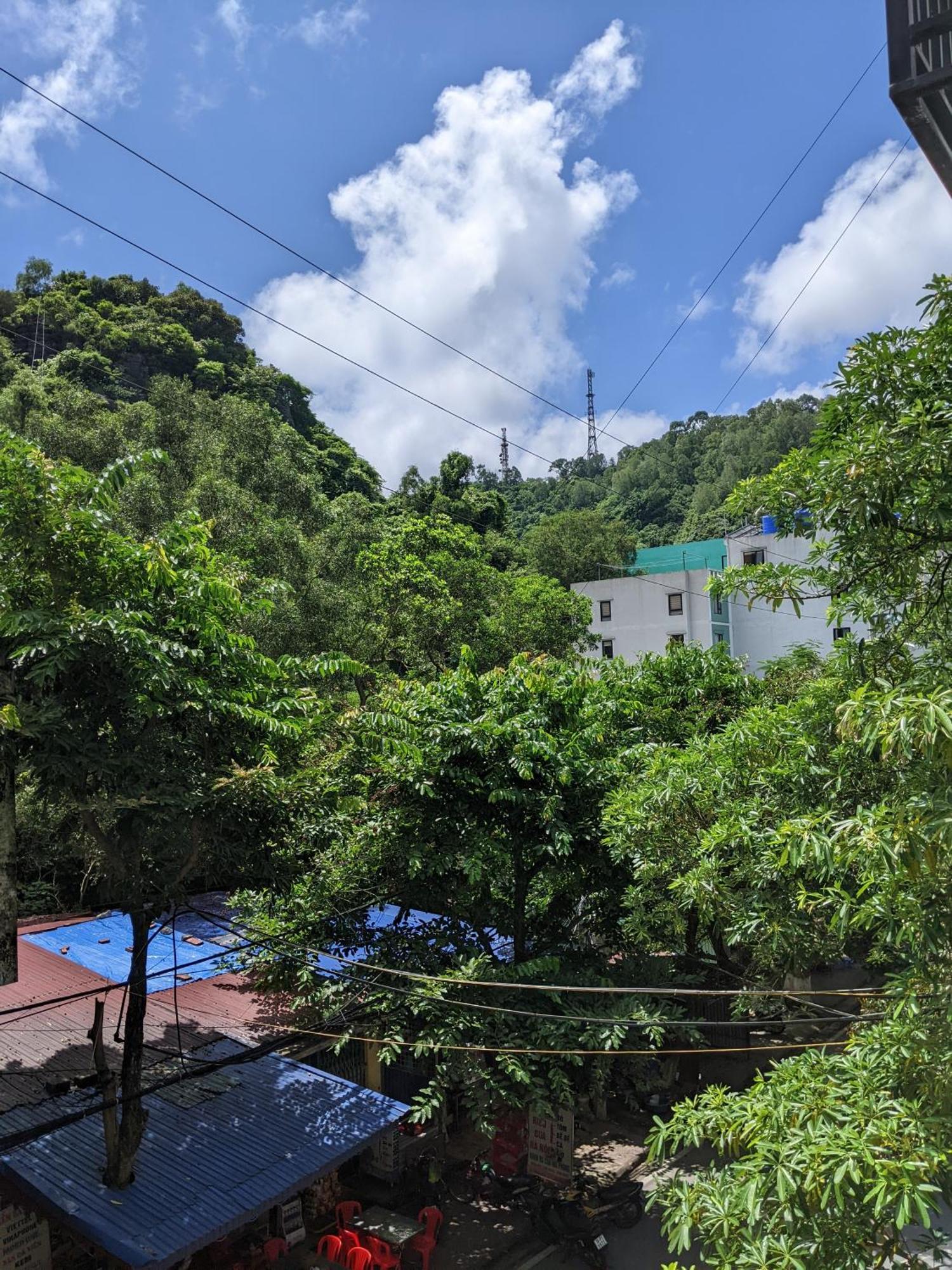 Tung Quang Hotel Dong Khe Sau Экстерьер фото